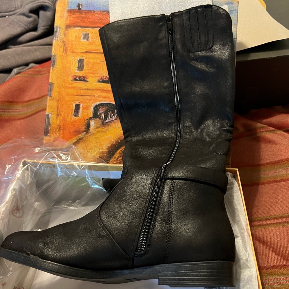 Boots - Picture 2 of 3